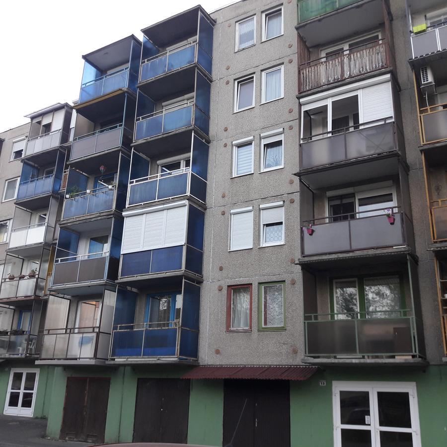 Stúdió 18 Apartman Kazincbarcika Exterior foto