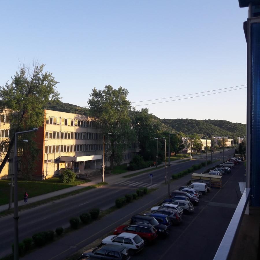 Stúdió 18 Apartman Kazincbarcika Exterior foto